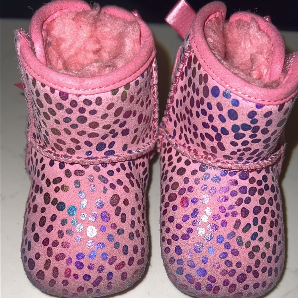 UGG Unisex-Child I Jesse Bow Ii Spots Fashion Boot, size 0/1